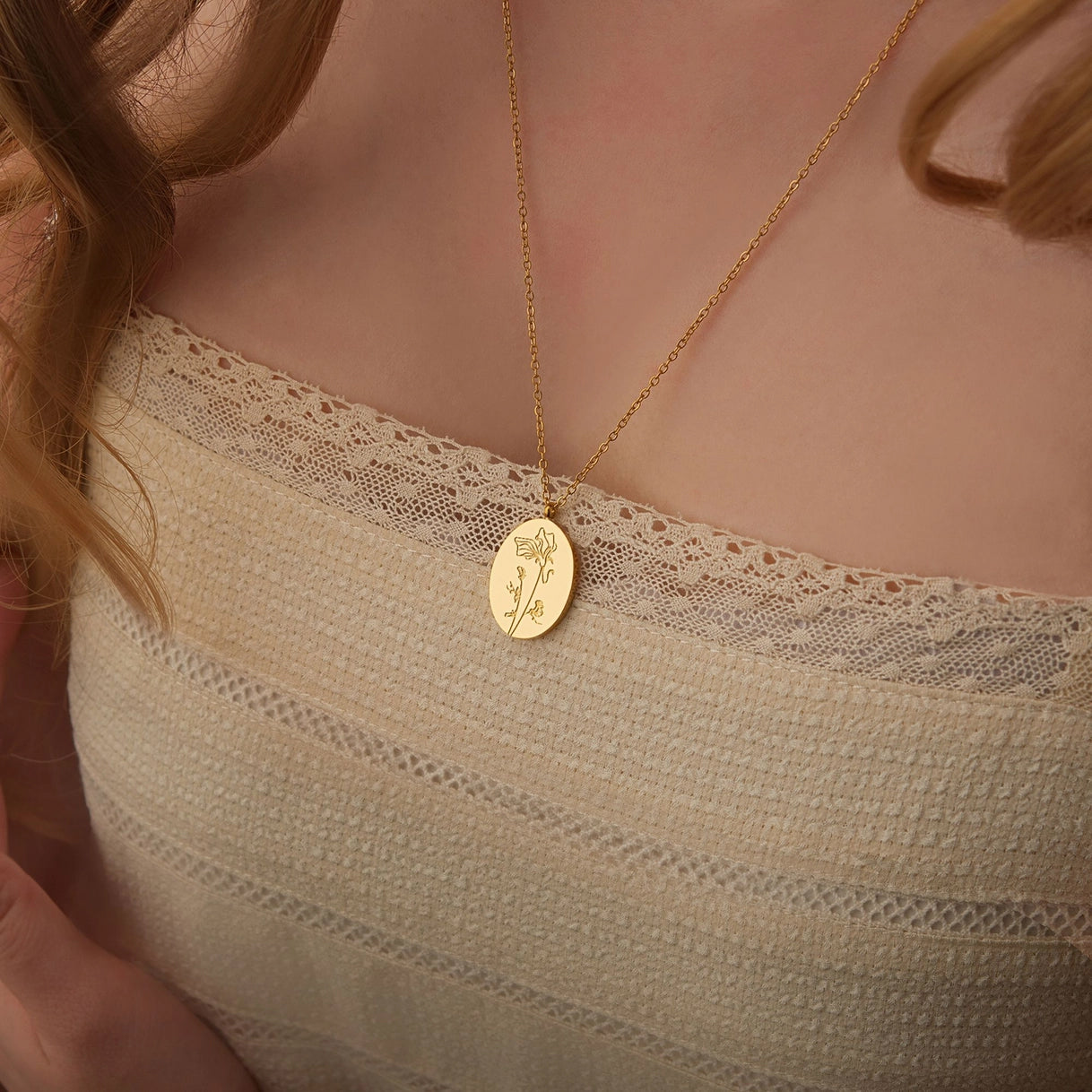 "To My Beautiful Mom" Oval Birth Flower Necklace