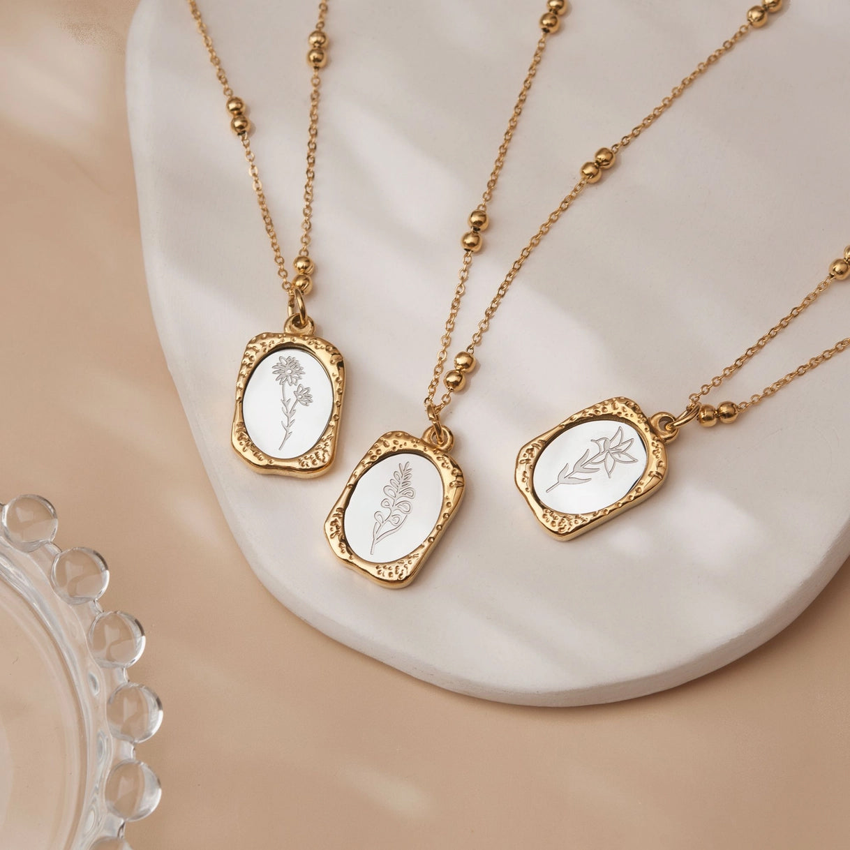"I Love You Mom" Vintage Mirror Birth Flower Necklace