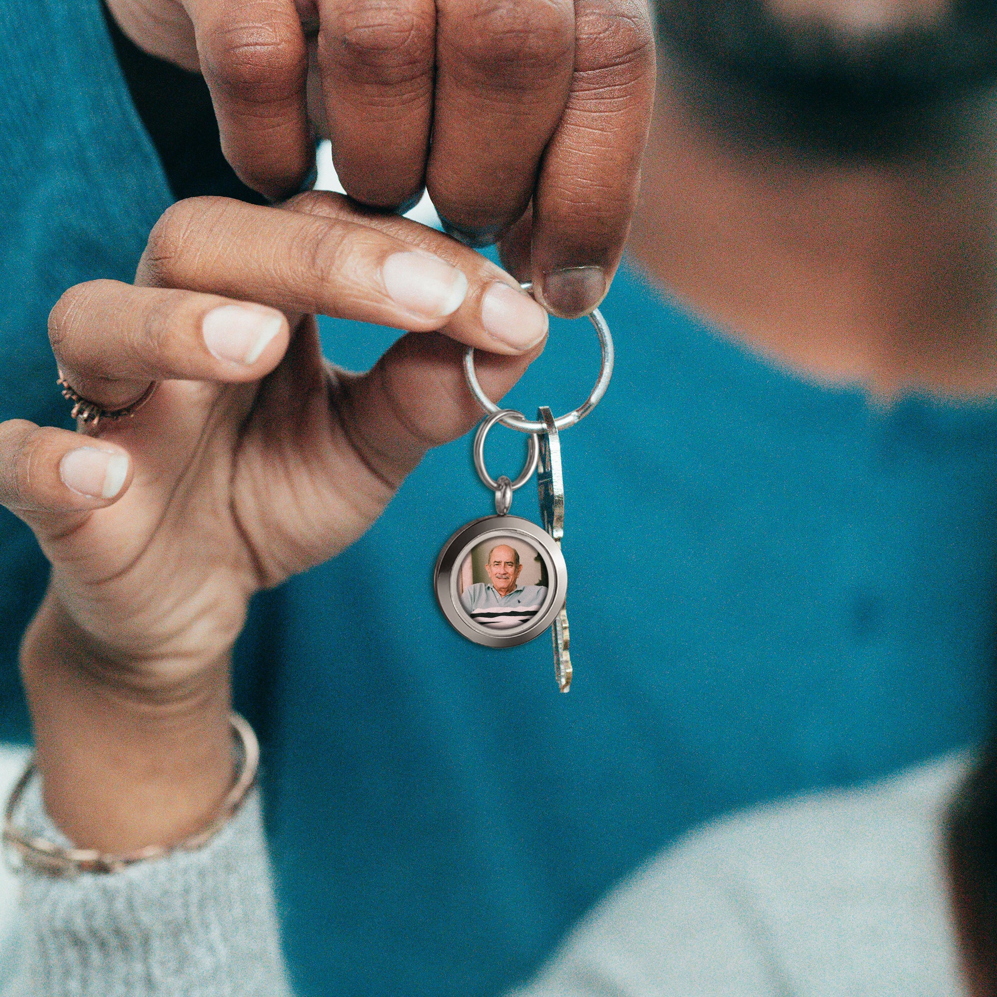 Round Photo Locket Memorial Keychain
