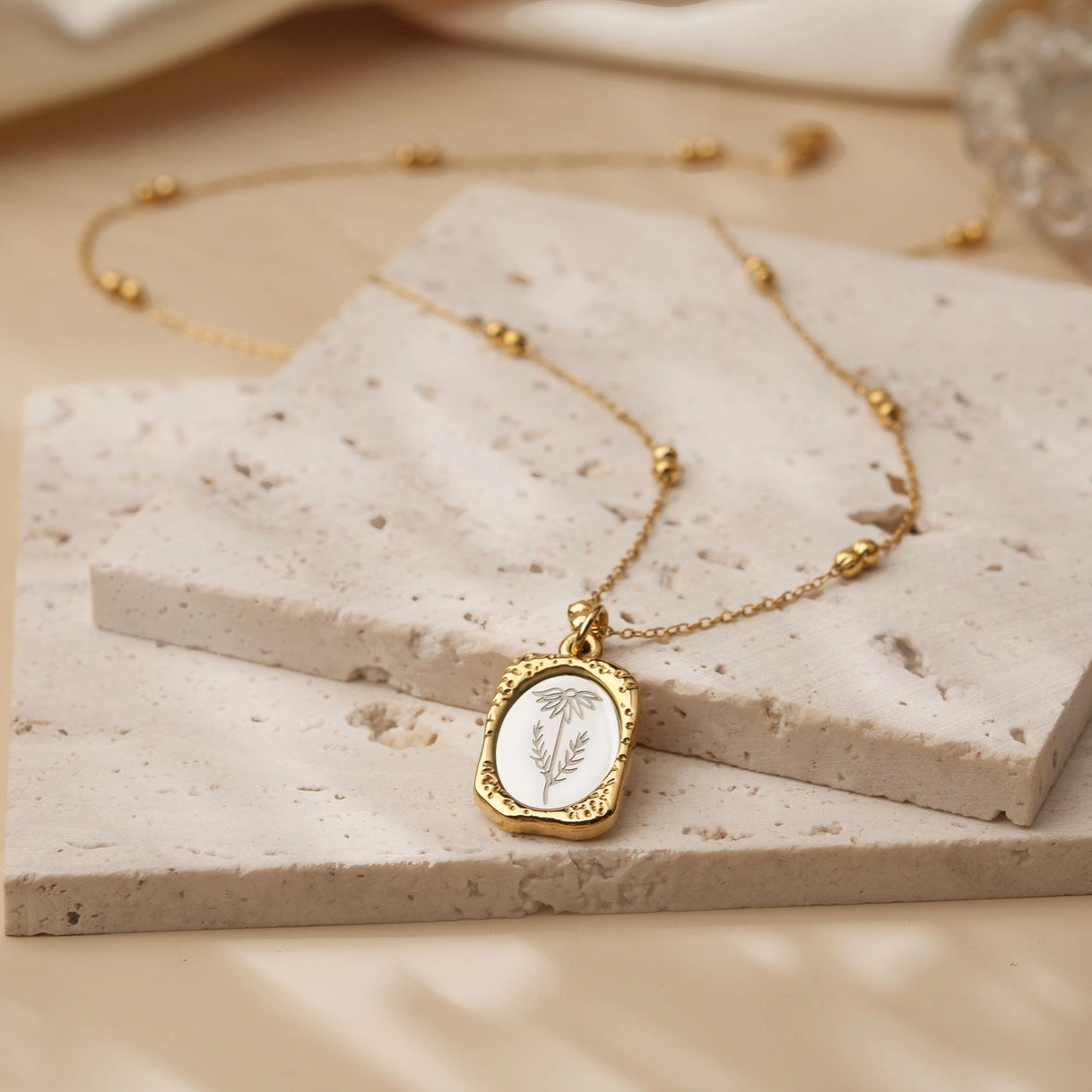 "I Love You Mom" Vintage Mirror Birth Flower Necklace