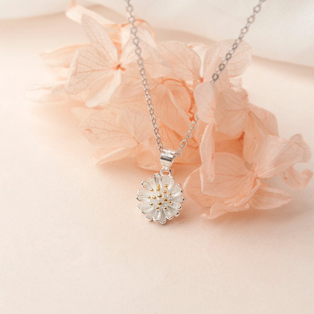 To an Amazing New Mom Daisy Necklace