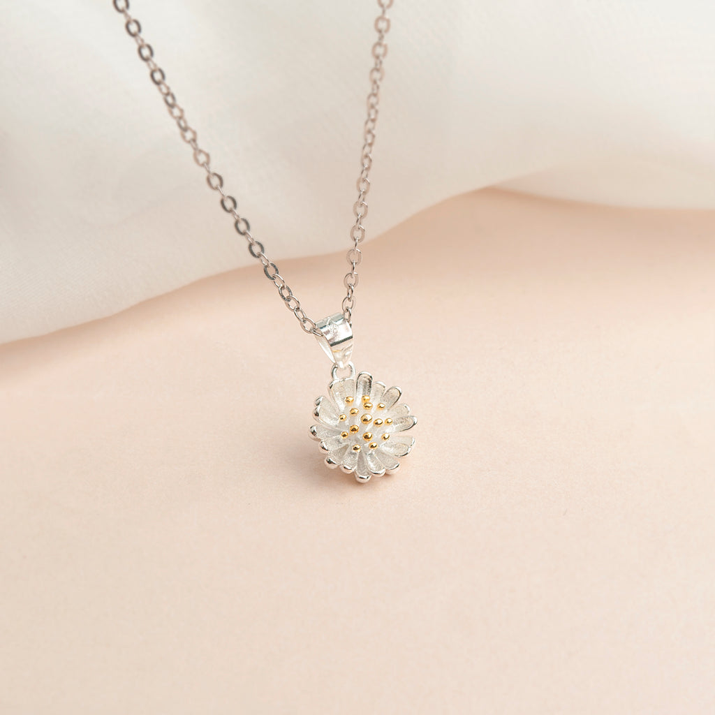 To an Amazing New Mom Daisy Necklace