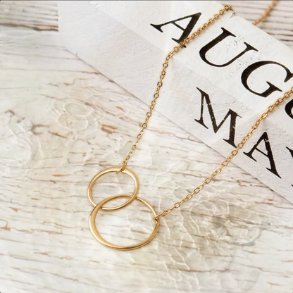 "To the Best Mom" Card and Interlocking Rings Necklace