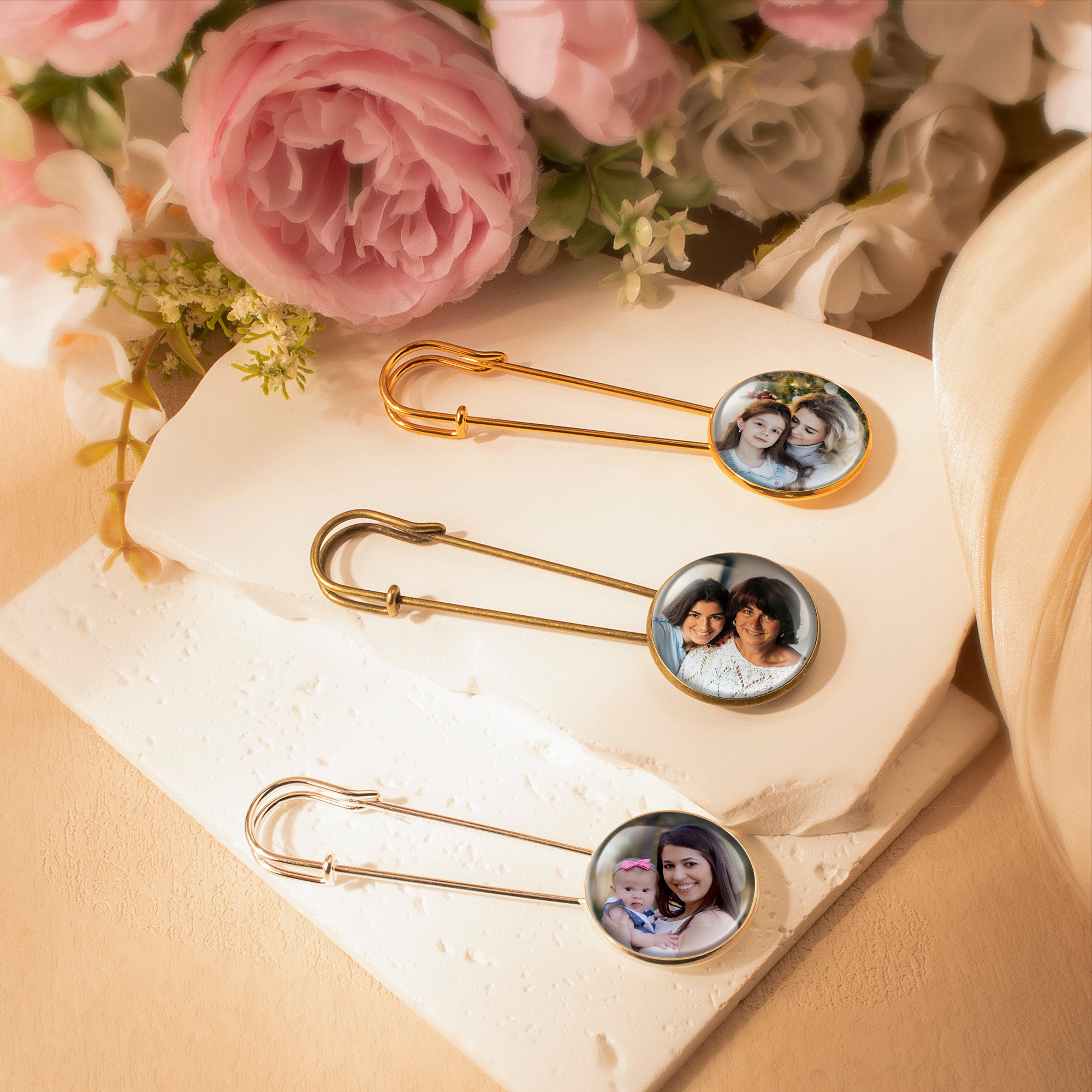 Round Wedding Photo Charm Pin Brooch