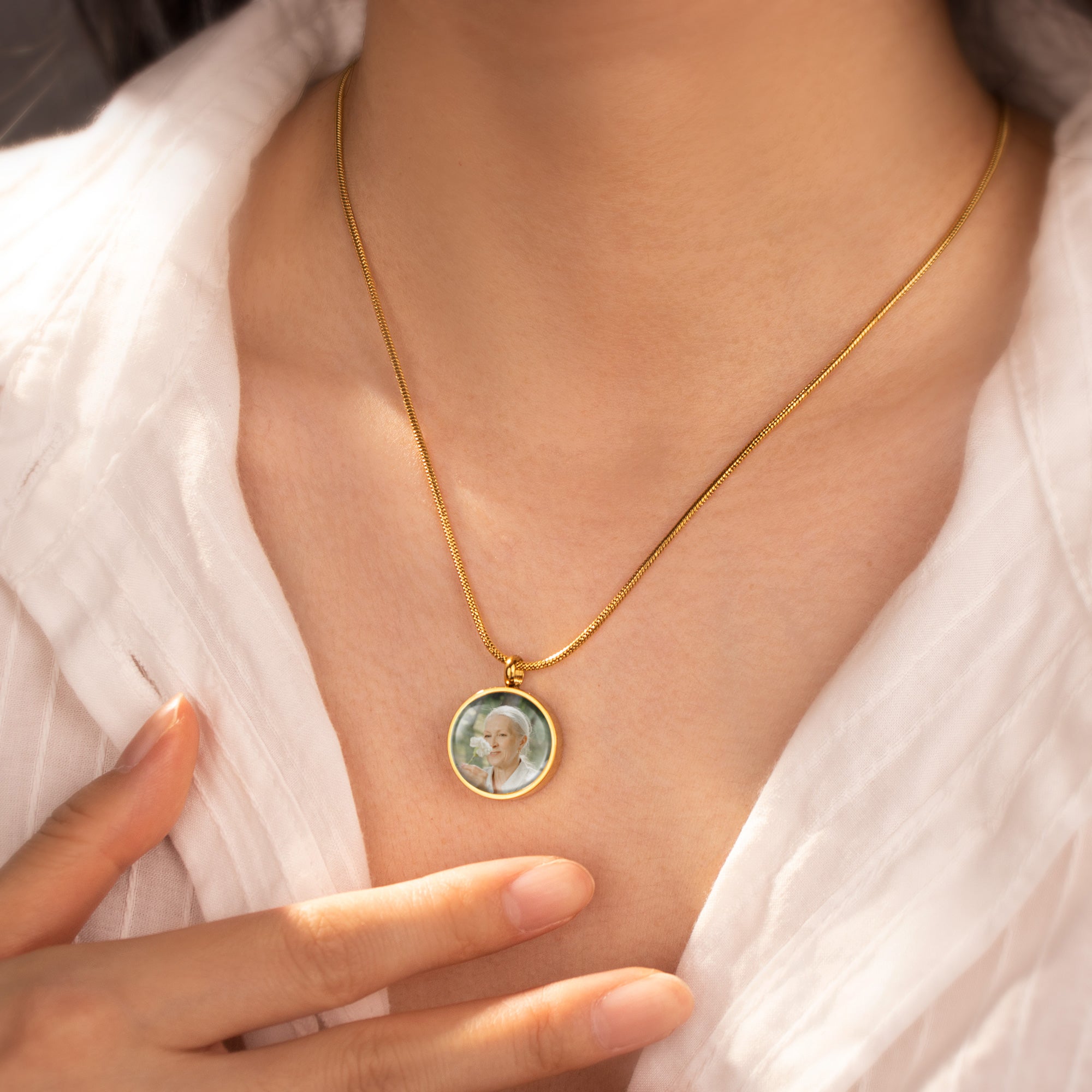 Round Memorial Ashes Holder Necklace with Photo