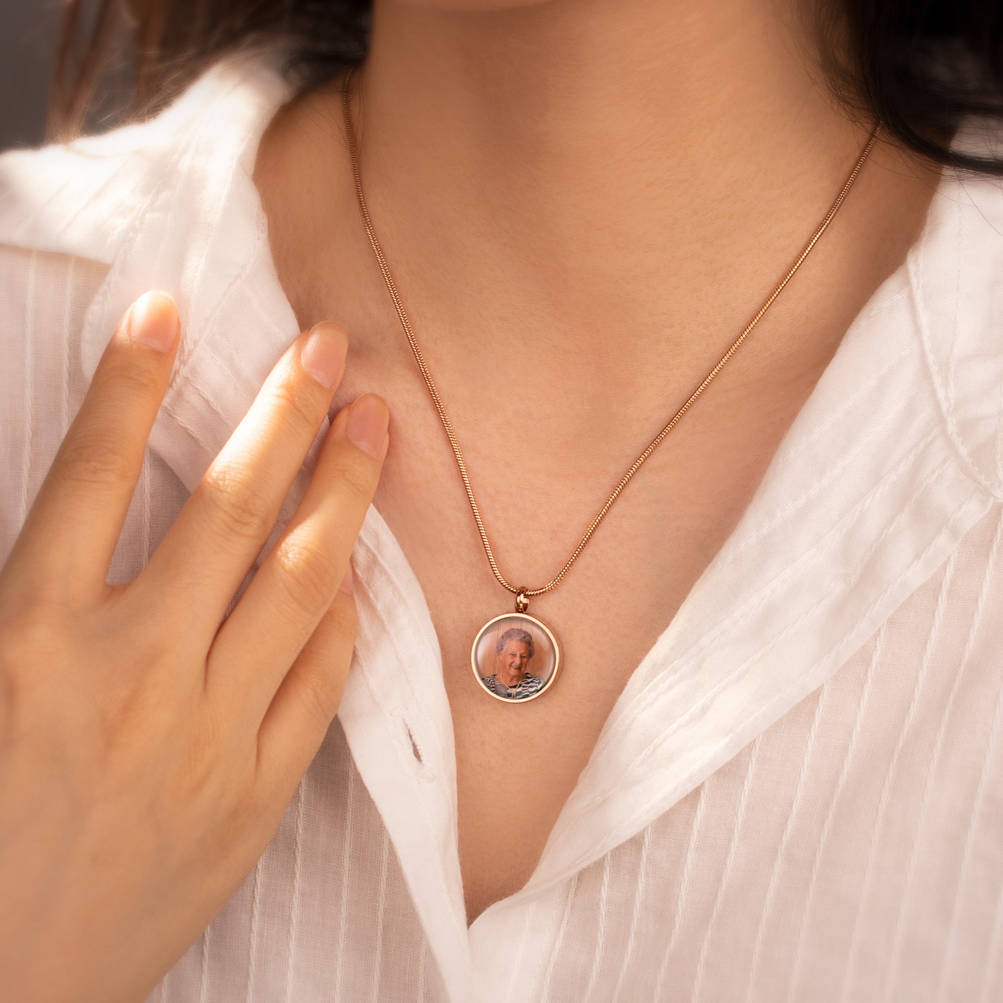 Round Memorial Ashes Holder Necklace with Photo