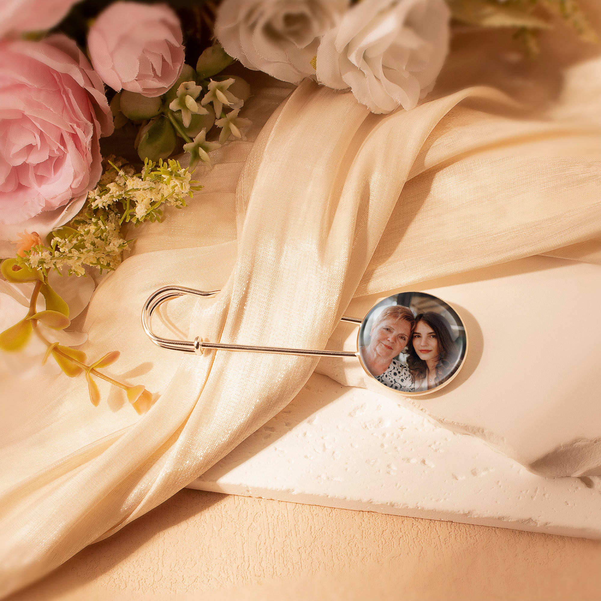Round Wedding Photo Charm Pin Brooch