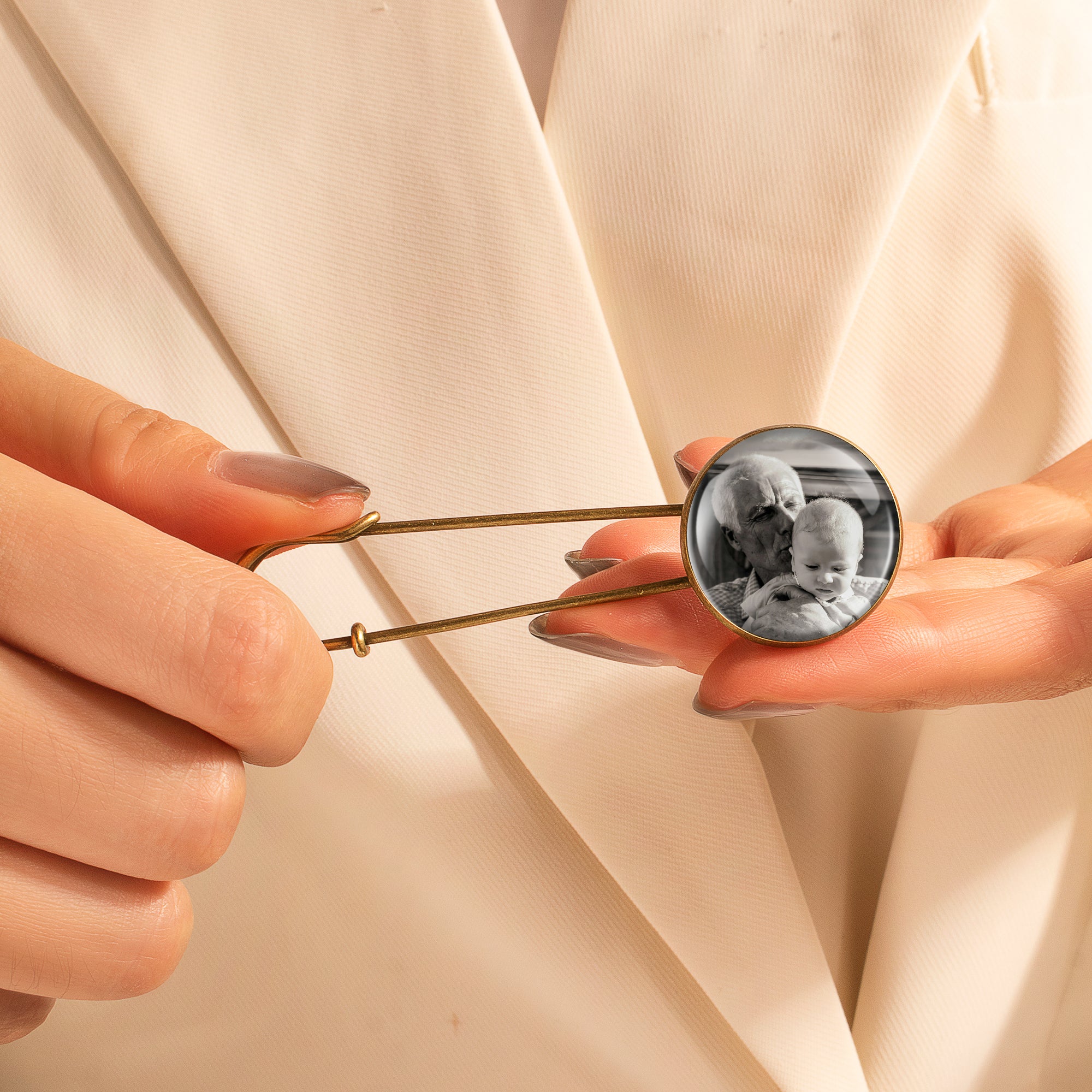 Round Wedding Photo Charm Pin Brooch