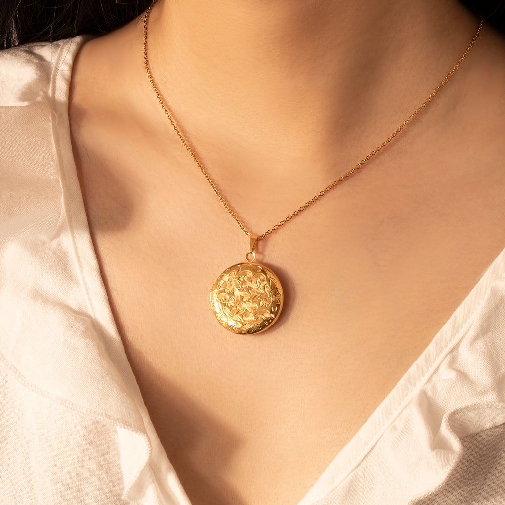 Victorian Flourish Round Photo Locket