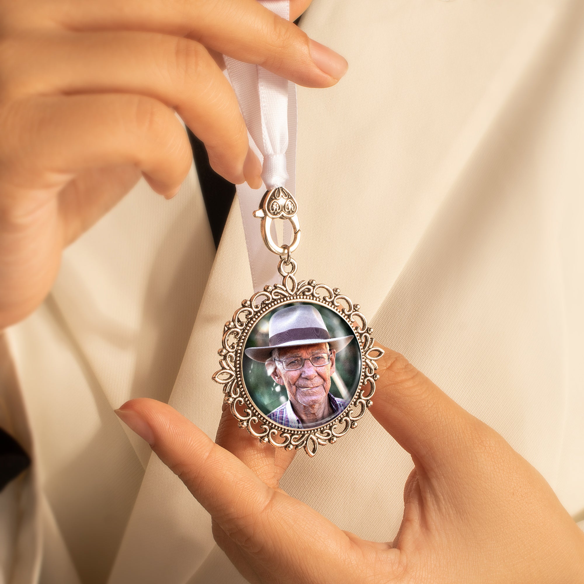 Round Double-Sided Photo Wedding Resin Ribbon Brooch