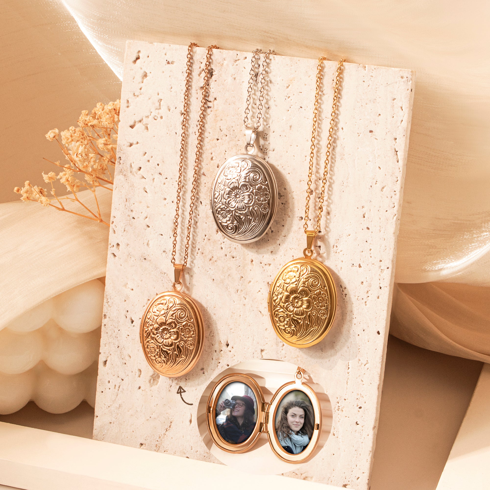 Vintage Oval Photo Locket Necklace