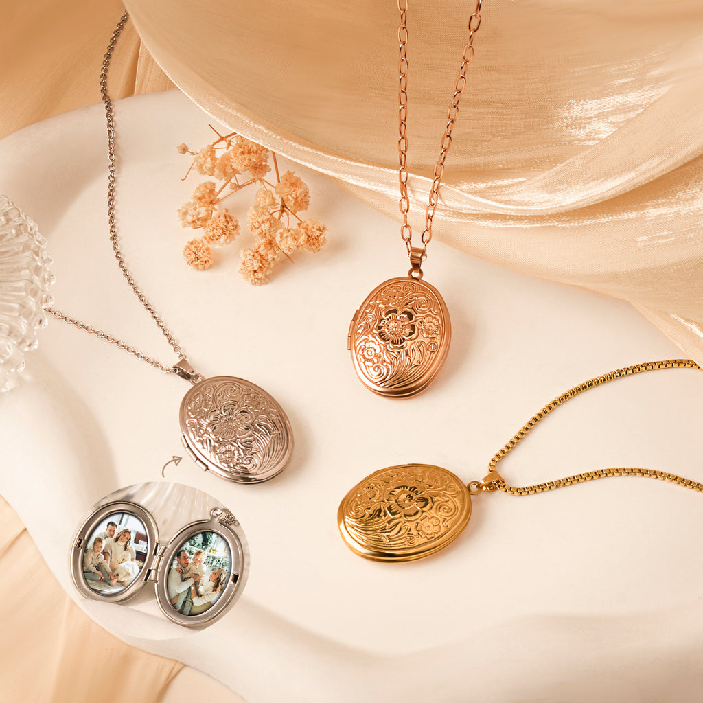 Vintage Oval Photo Locket Necklace