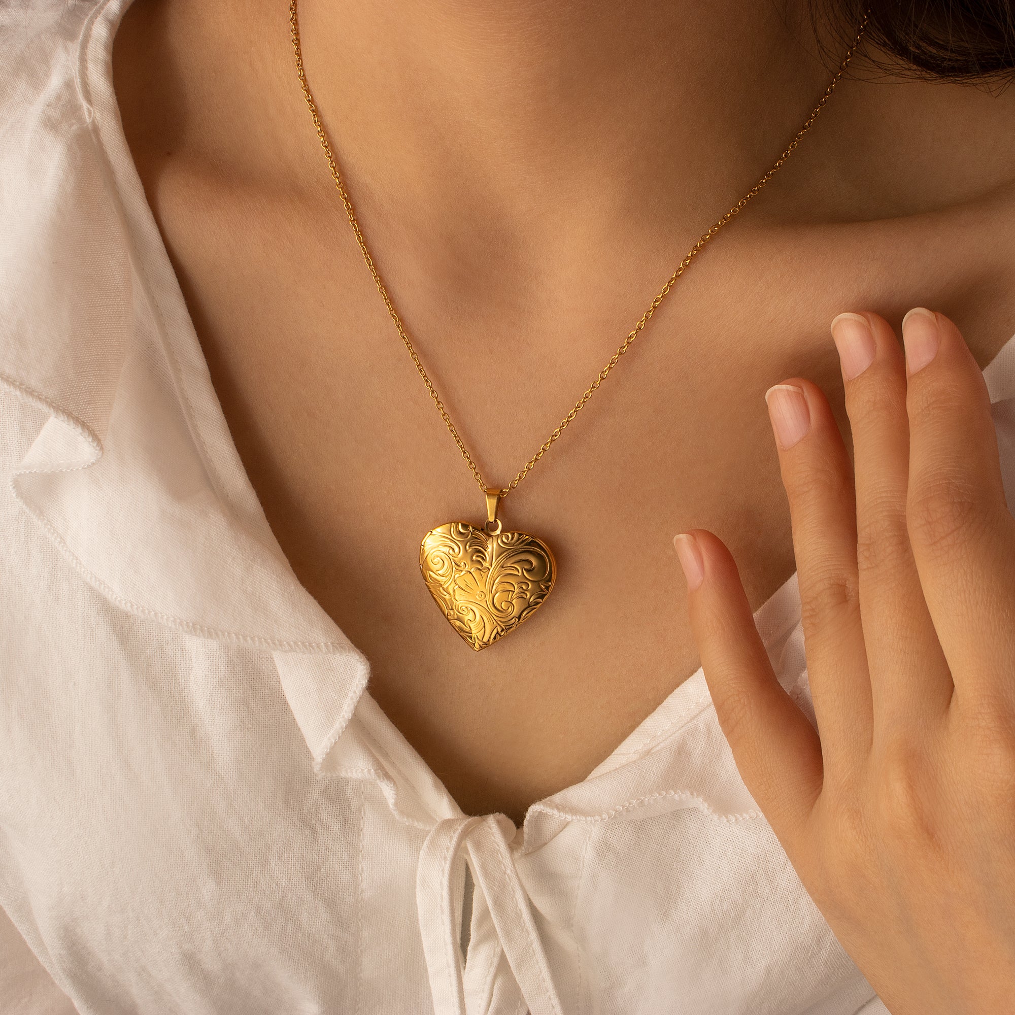 Plant Pattern Heart Photo Locket