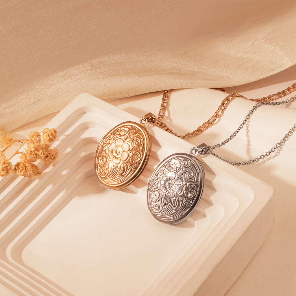 Vintage Oval Photo Locket Necklace