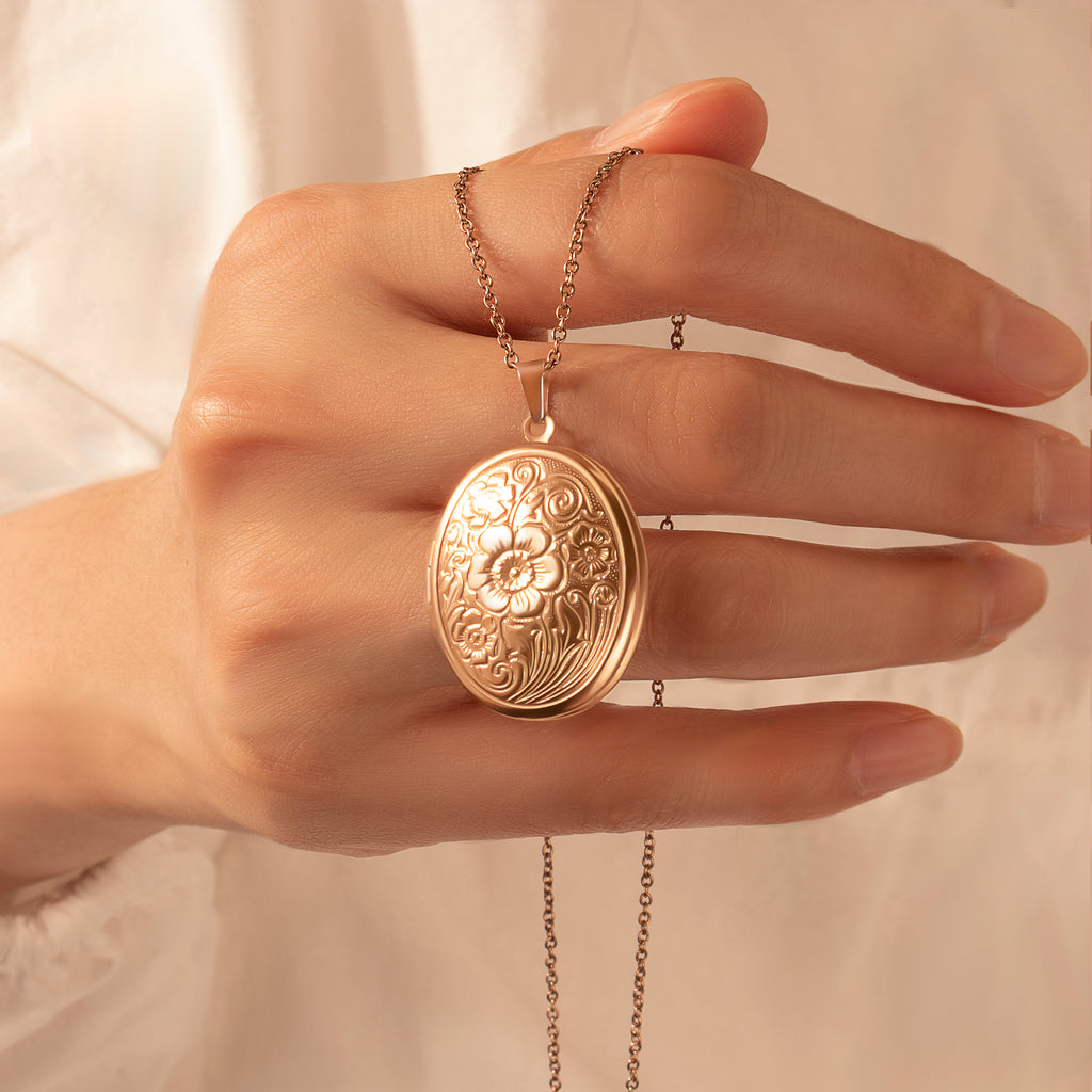 Vintage Oval Photo Locket Necklace