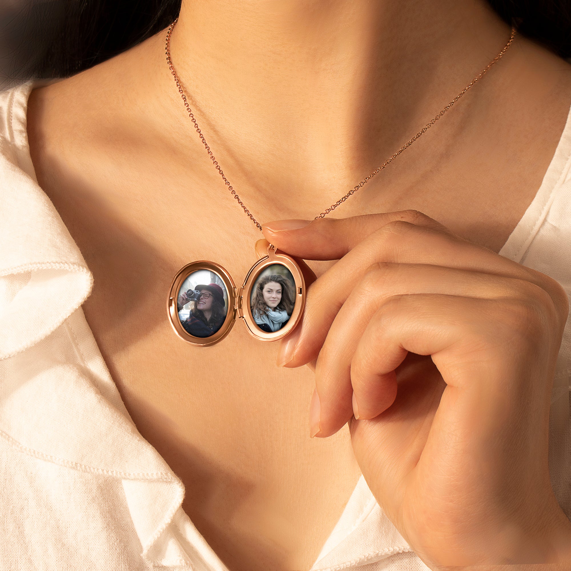 Vintage Oval Photo Locket Necklace