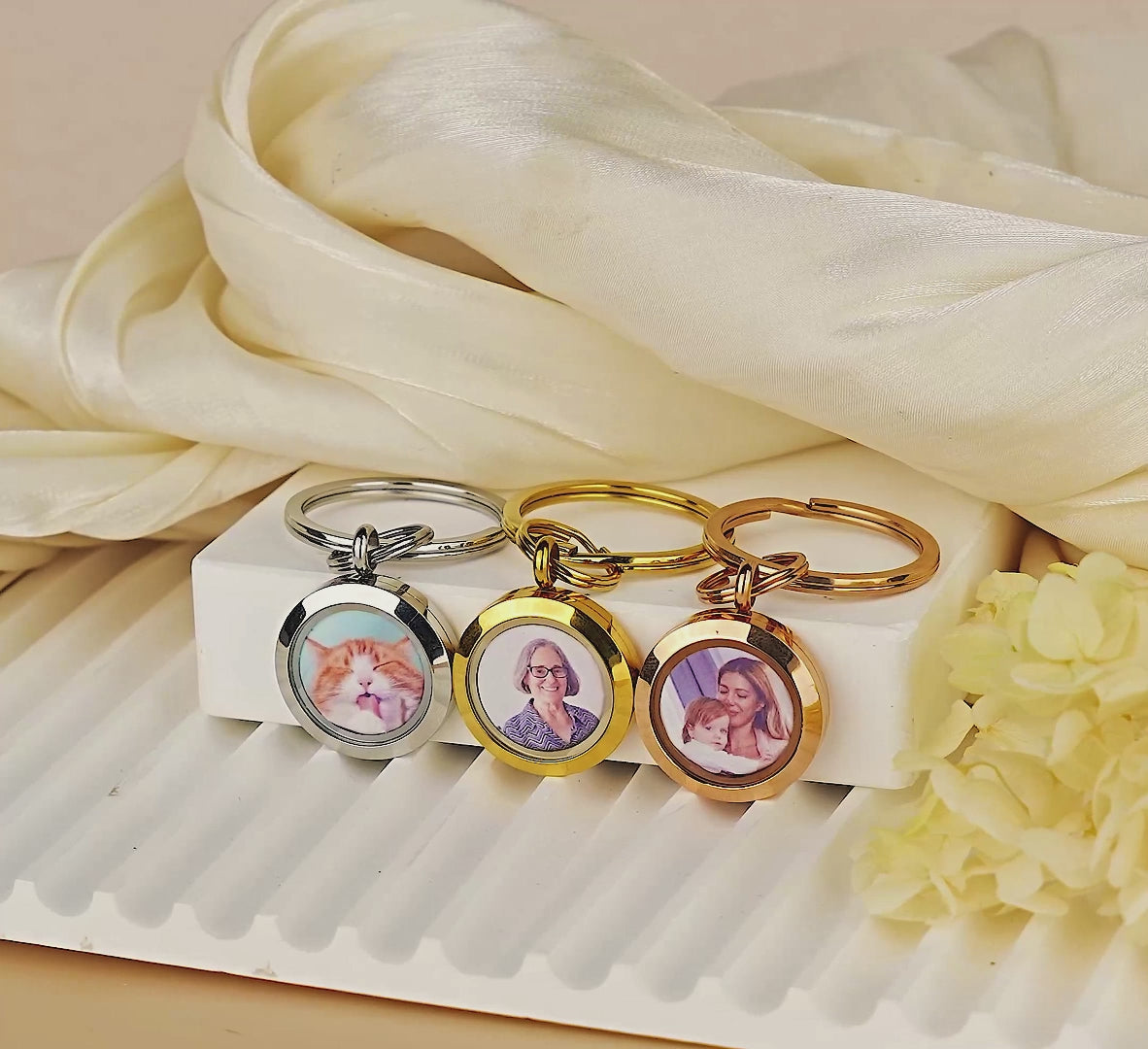 Round Photo Locket Keychain