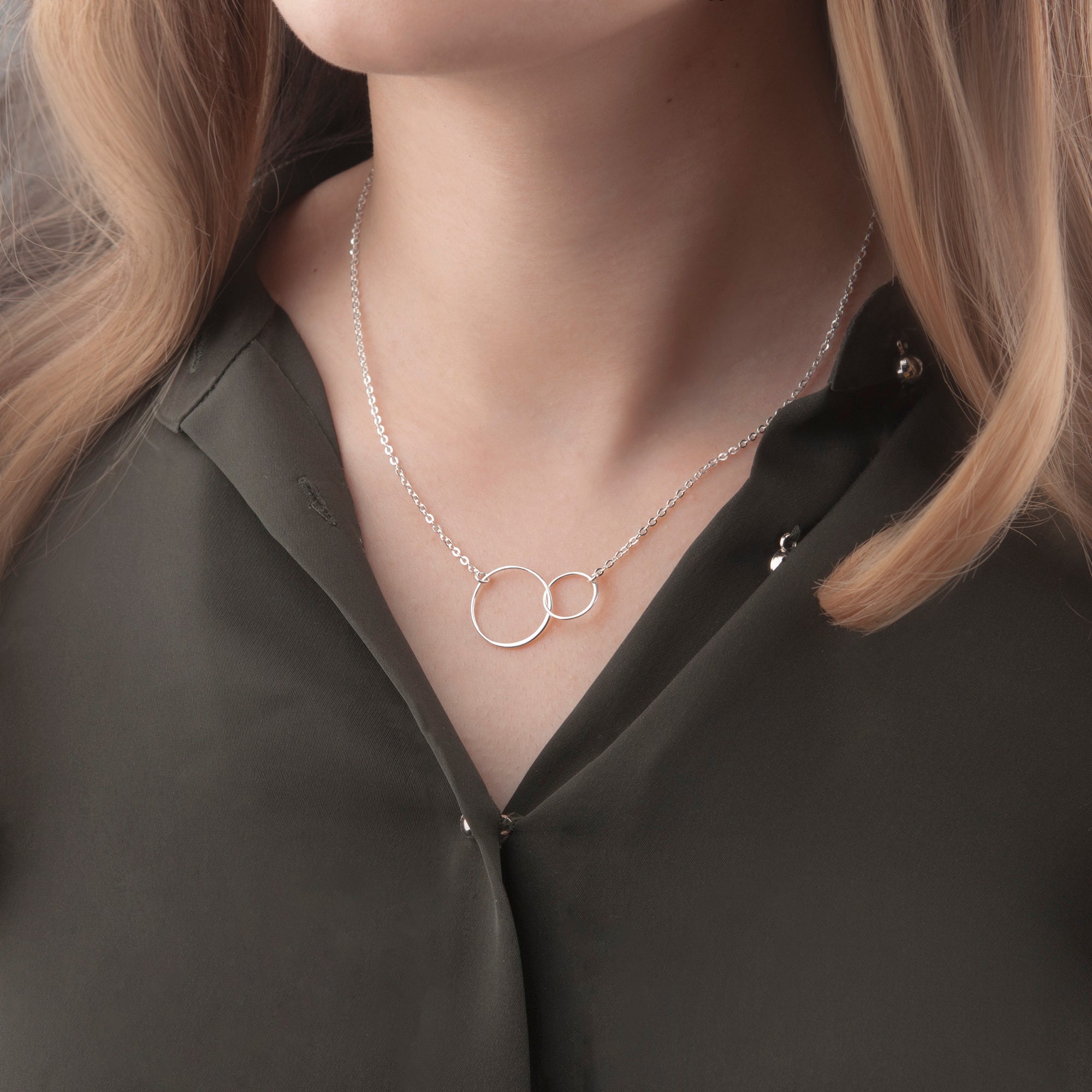 Enreverie 3 Karma O Interlocking Ring Necklace, Gold Plated Pendant – En  Reverie