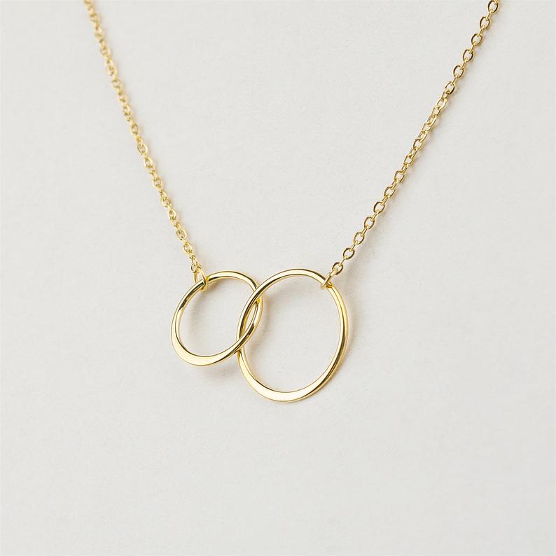 "To the Best Mom" Card and Interlocking Rings Necklace