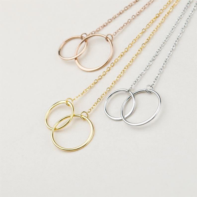 "To the Best Mom" Card and Interlocking Rings Necklace